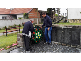 Povodom seoske slave položeni venci na spomen obeležja